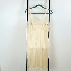 Vintage Berkliff cream lace full slip size 40
